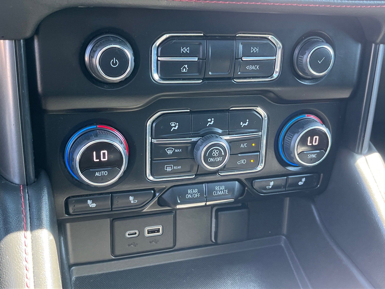 Used 2022 Chevrolet Suburban RST w/ Luxury Package image 14