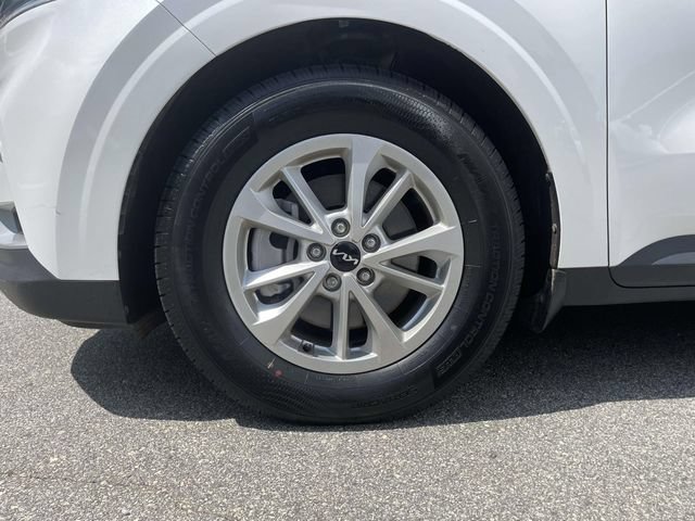 Used 2023 Kia Carnival LX FWD image 9
