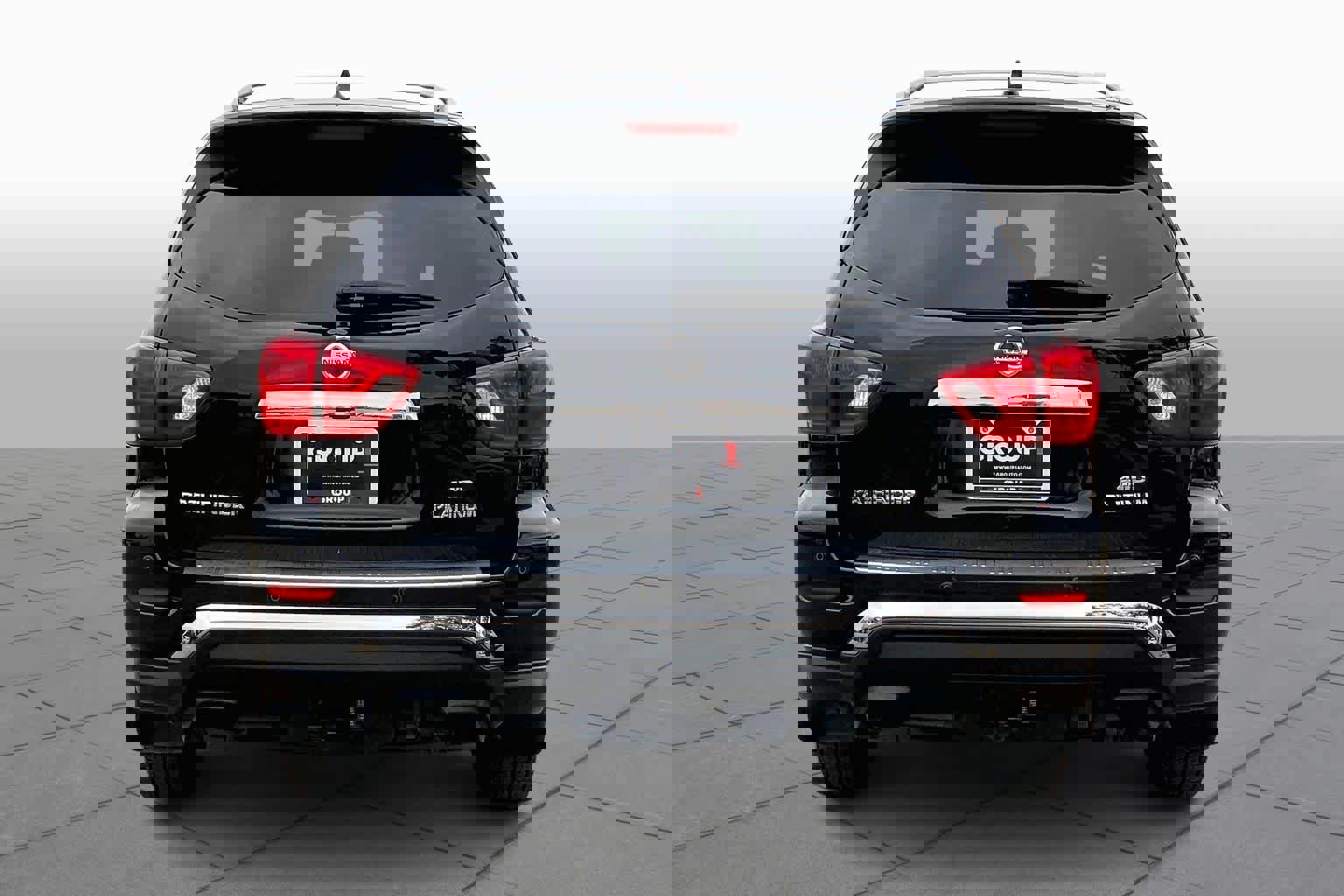 Used 2019 Nissan Pathfinder Platinum image 4