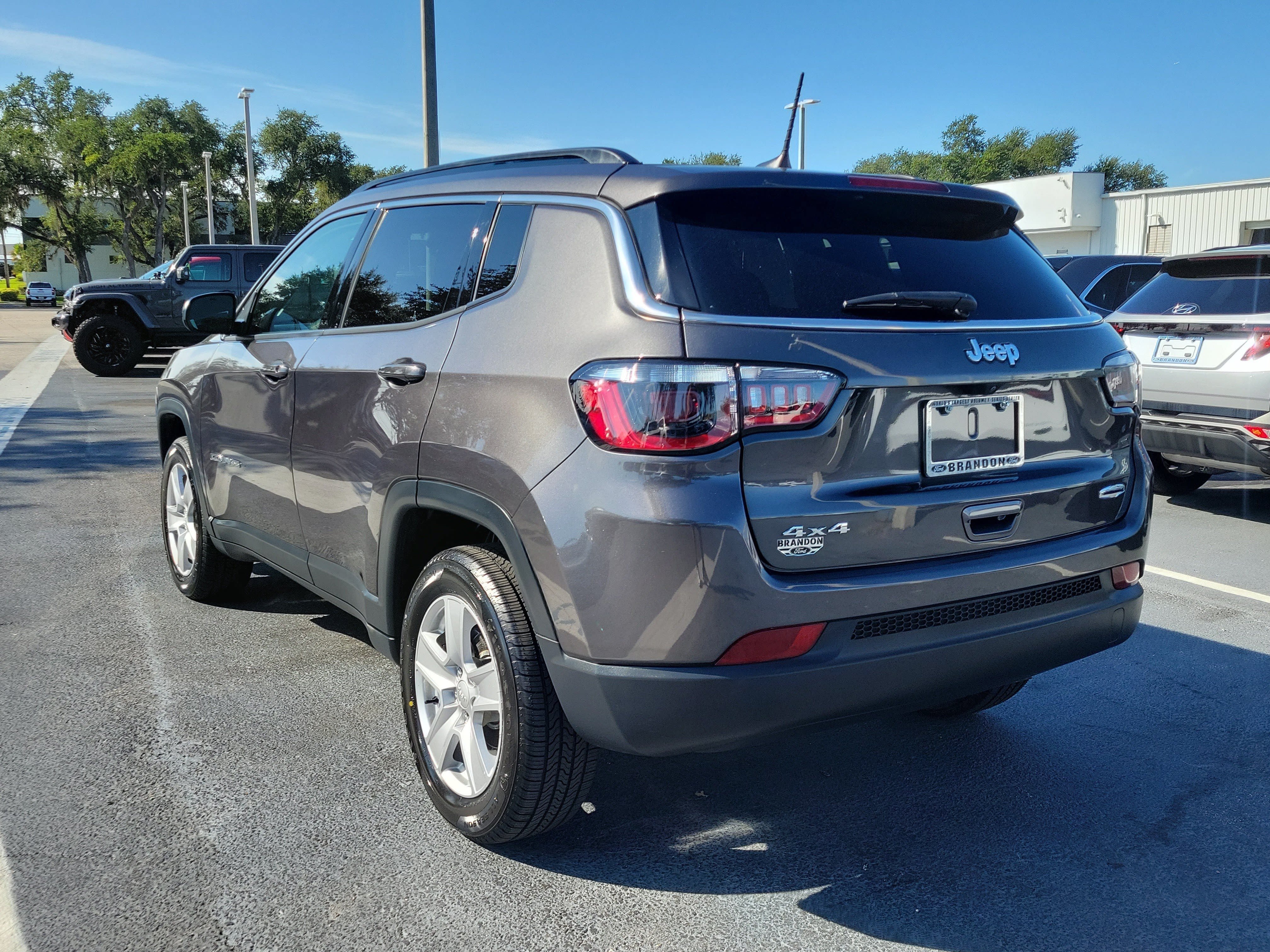 Used 2022 Jeep Compass Latitude w/ Convenience Group AWD/4WD image 7