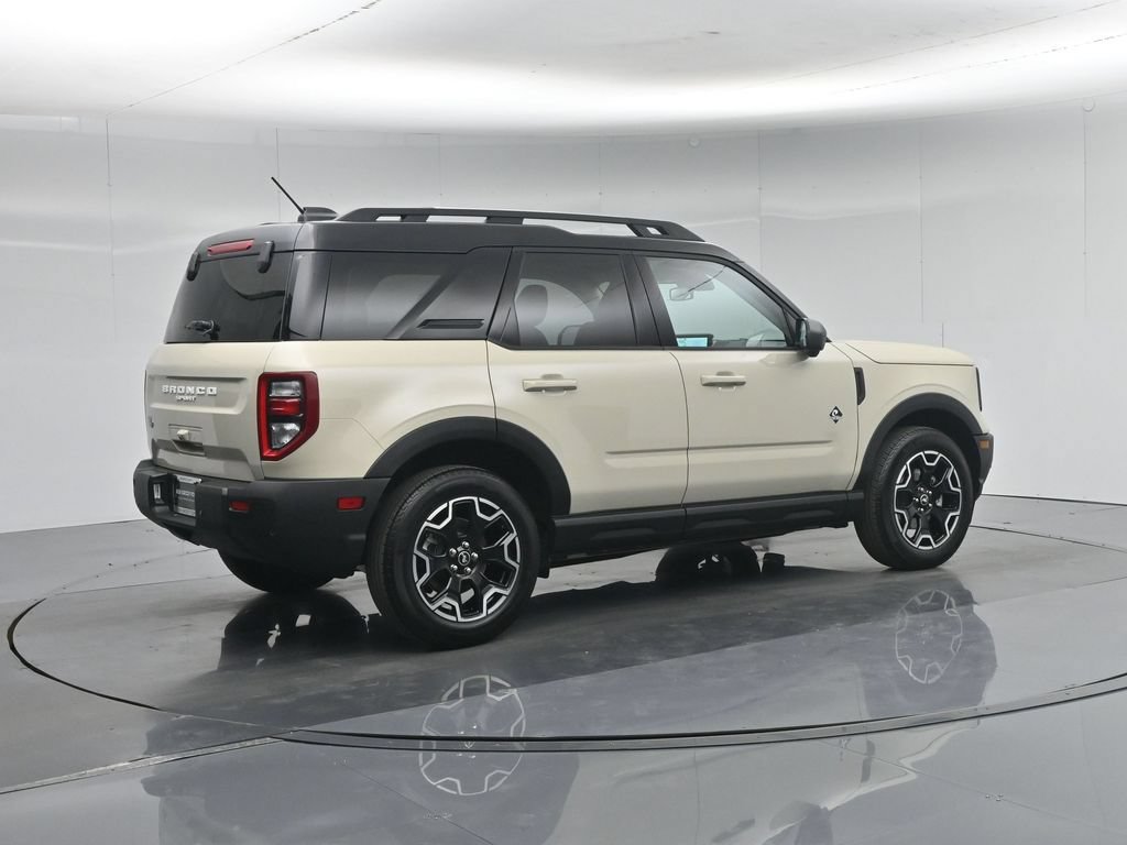 Certified 2025 Ford Bronco Sport Outer Banks w/ Outer Banks Tech Package+ AWD/4WD image 30