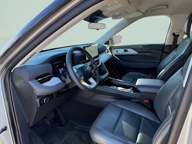 Certified 2025 Ford Explorer Active w/ Active Comfort Package AWD/4WD image 4