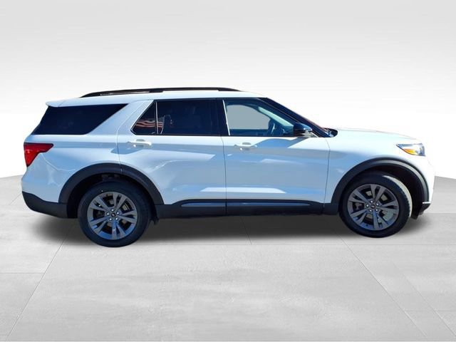 Certified 2023 Ford Explorer XLT w/ Equipment Group 202A image 7