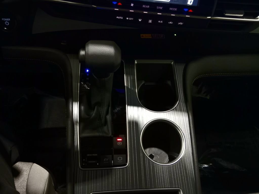 Used 2025 Toyota Sienna LE image 20