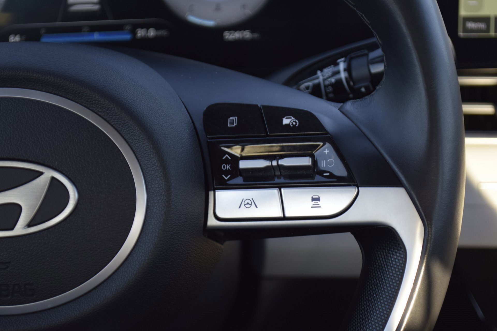 Used 2024 Hyundai Elantra Limited image 14