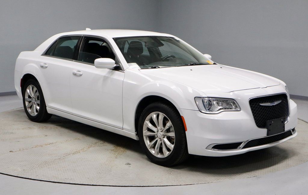 Used 2022 Chrysler 300 Touring image 7