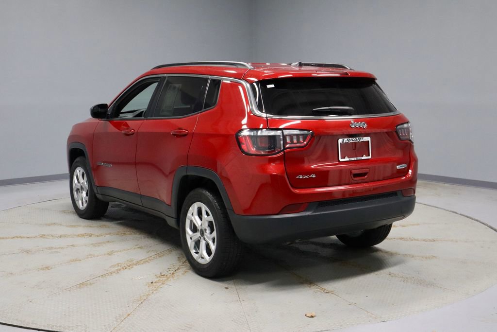 Used 2025 Jeep Compass Latitude image 3