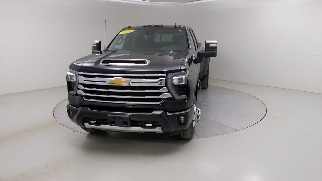 Used 2024 Chevrolet Silverado 3500 High Country w/ High Country Premium Package image 9