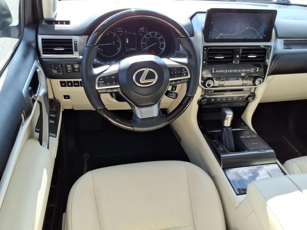 Used 2023 Lexus GX 460 Luxury w/ Accessory Package AWD/4WD image 12
