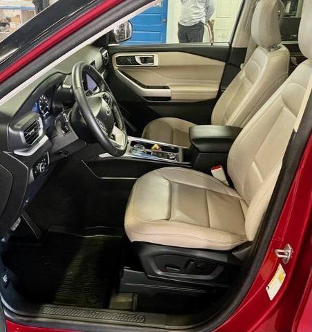 Certified 2024 Ford Explorer XLT w/ Equipment Group 202A AWD/4WD image 8