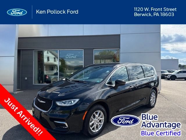 Used 2025 Chrysler Pacifica Select