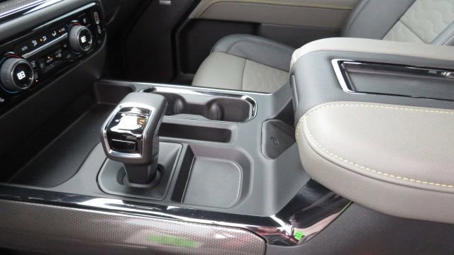 Used 2022 Chevrolet Silverado 1500 ZR2 w/ Technology Package image 18