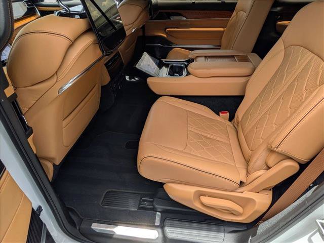 Used 2024 Jeep Grand Wagoneer Series III w/ Rear Seat Video Group 1 AWD/4WD image 18