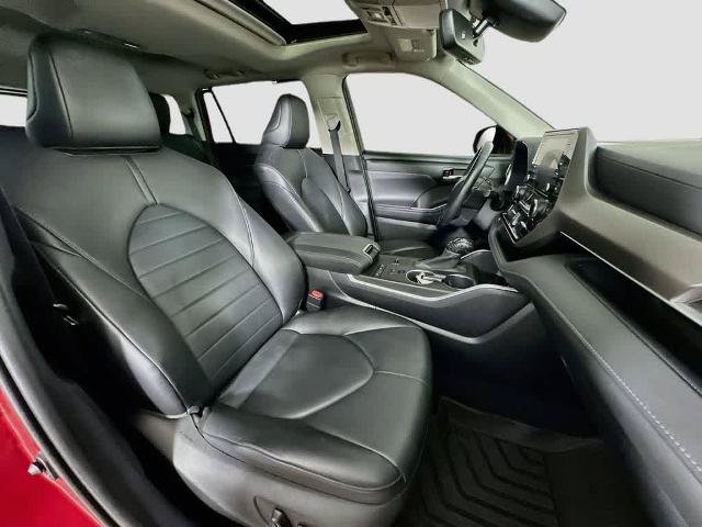 Used 2020 Toyota Highlander XLE FWD image 15