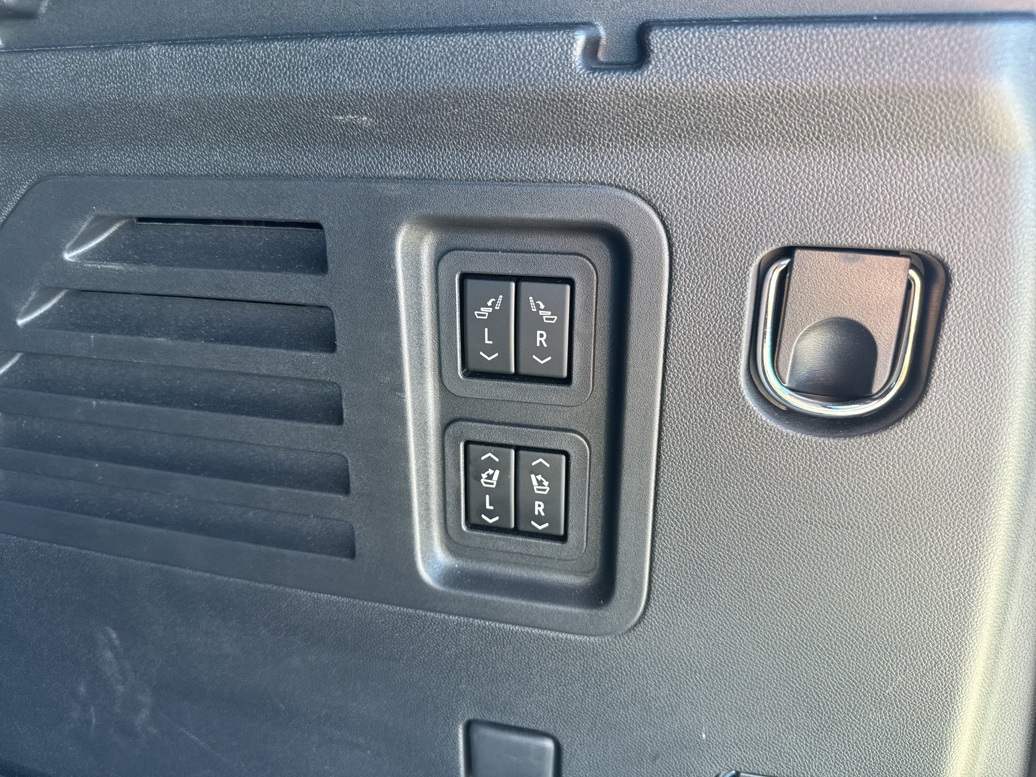 Used 2026 Chevrolet Traverse RS FWD image 23