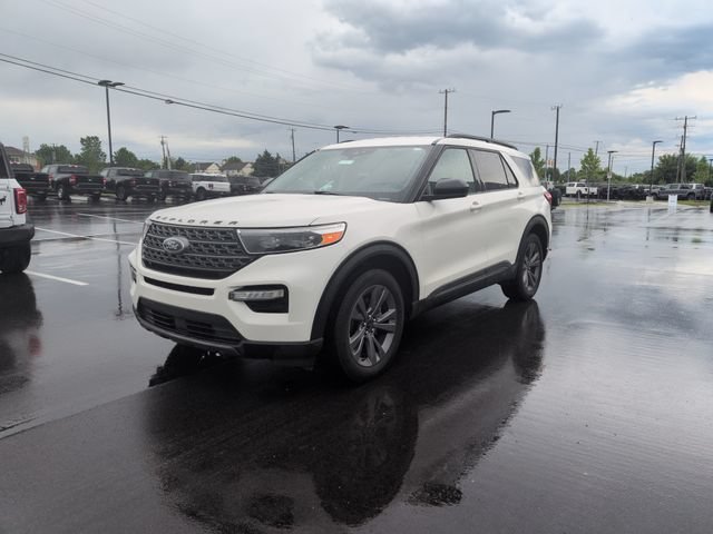 Certified 2023 Ford Explorer XLT w/ Equipment Group 202A AWD/4WD image 3