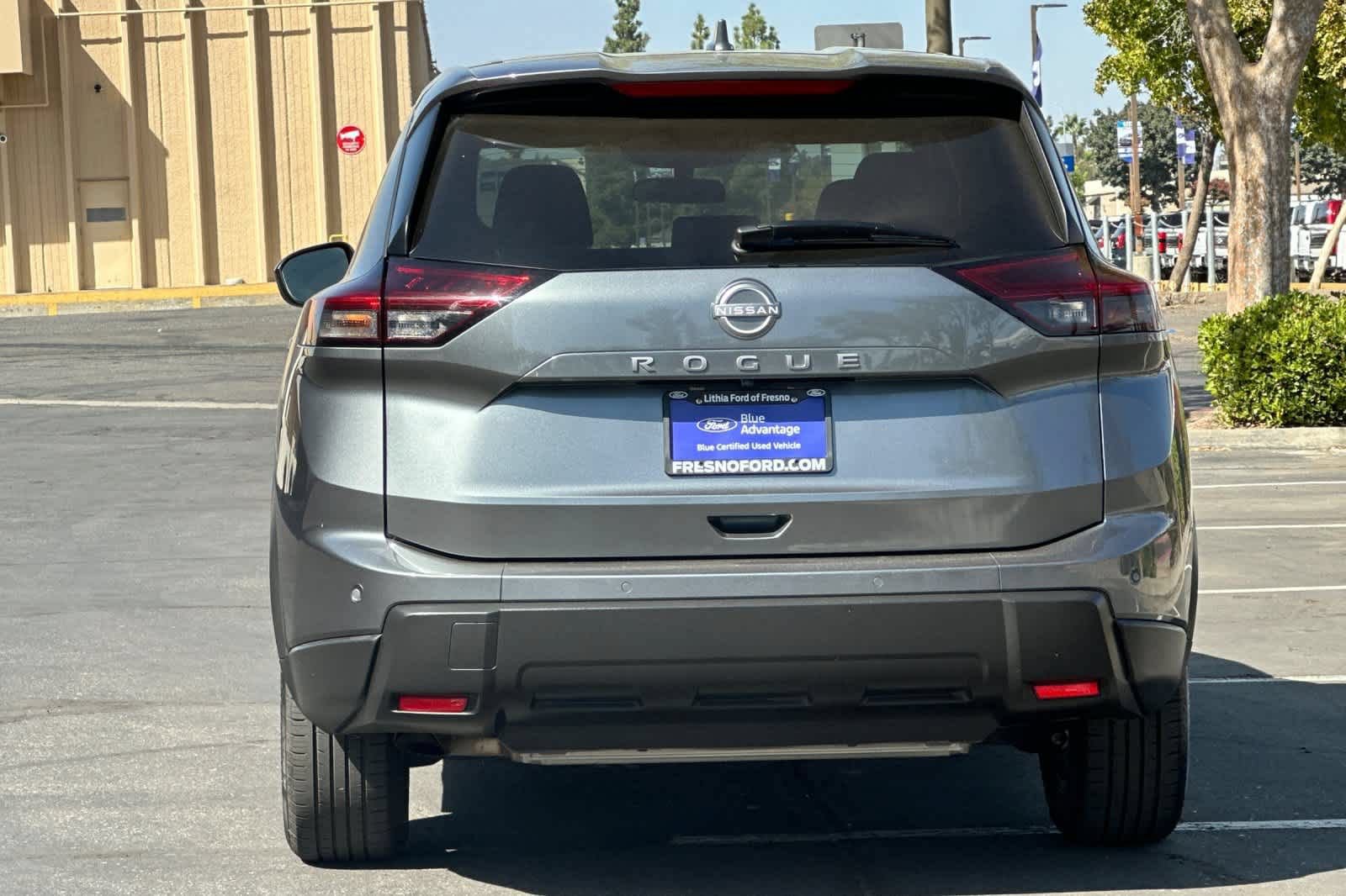 Used 2025 Nissan Rogue SV FWD image 8