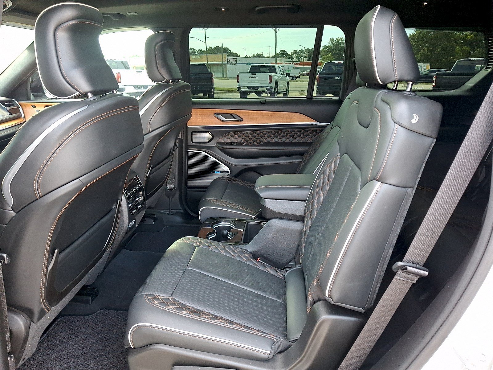 Used 2023 Jeep Grand Cherokee L Summit AWD/4WD image 9
