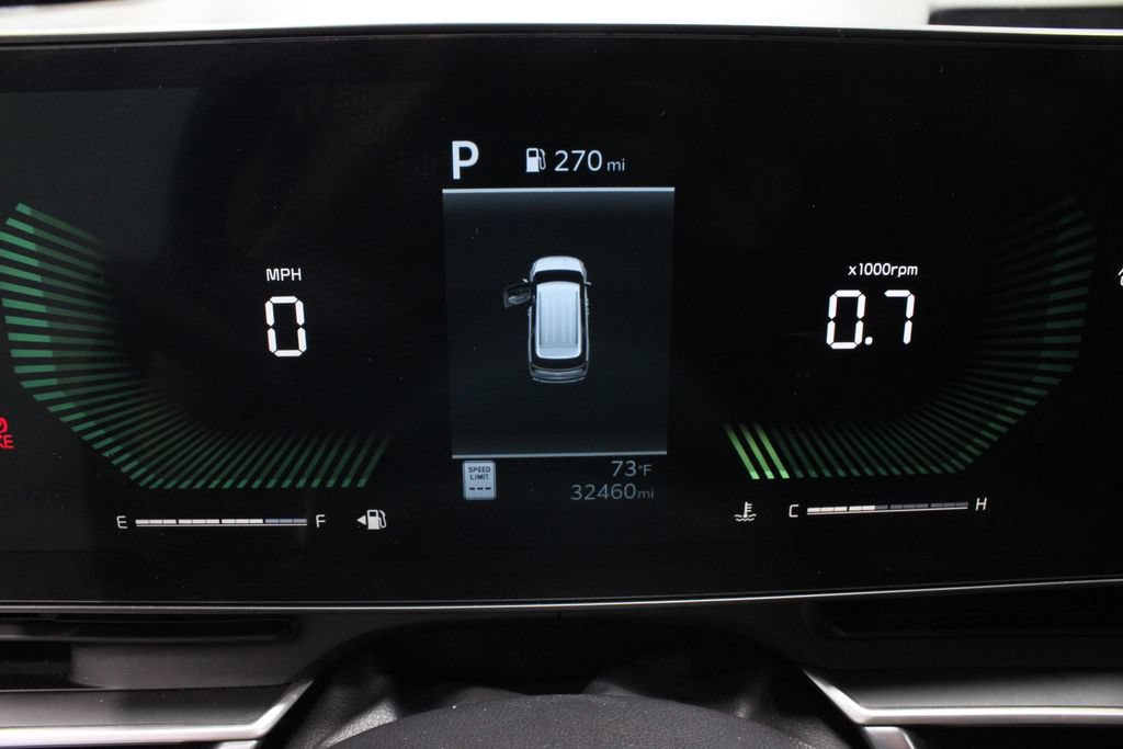 Used 2025 Kia Carnival FWD image 29