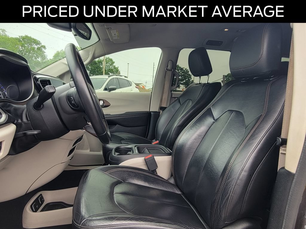 Used 2017 Chrysler Pacifica Touring-L FWD image 15