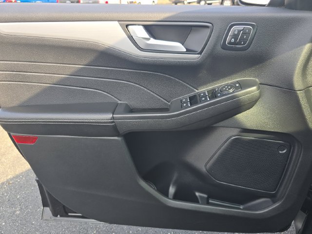 Certified 2025 Ford Escape Platinum AWD/4WD image 28