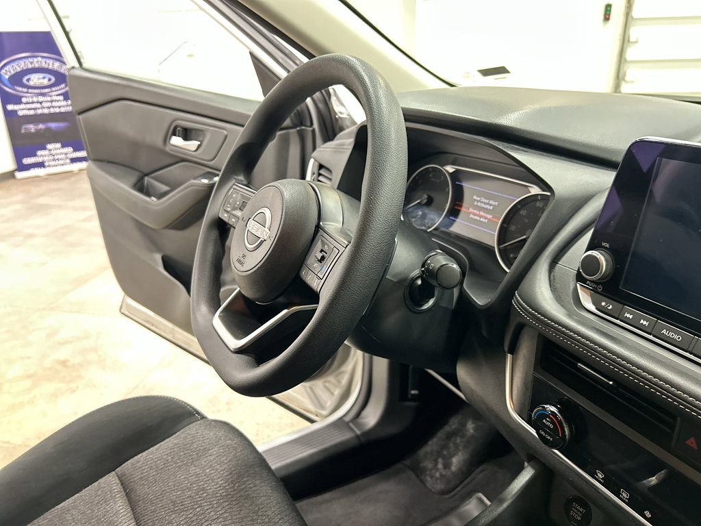 Used 2024 Nissan Rogue S FWD image 40