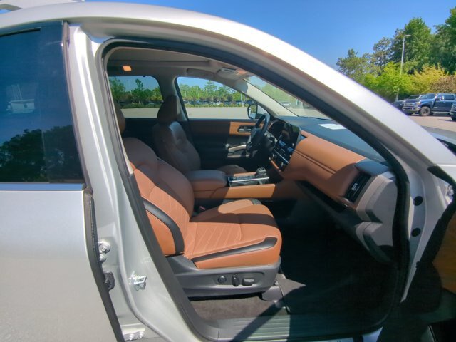 Used 2024 Nissan Pathfinder Platinum AWD/4WD image 28