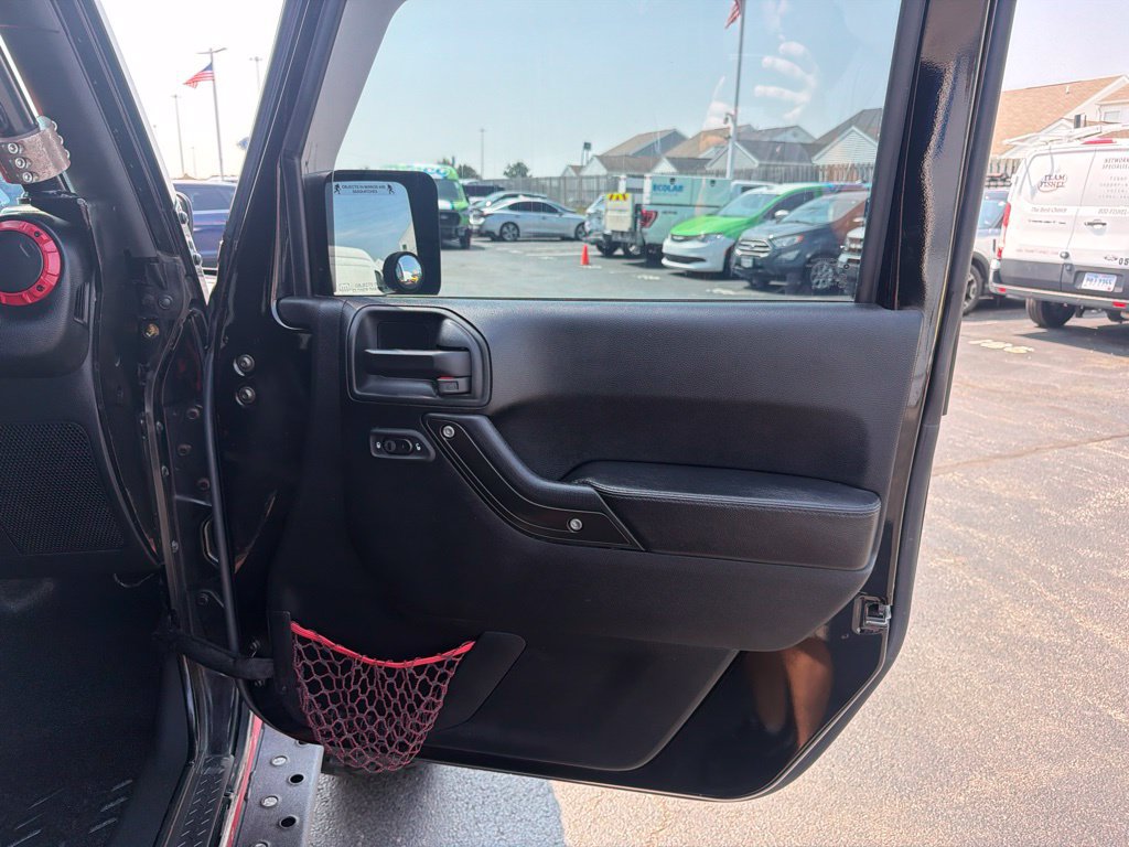 Used 2018 Jeep Wrangler Unlimited Rubicon AWD/4WD image 36