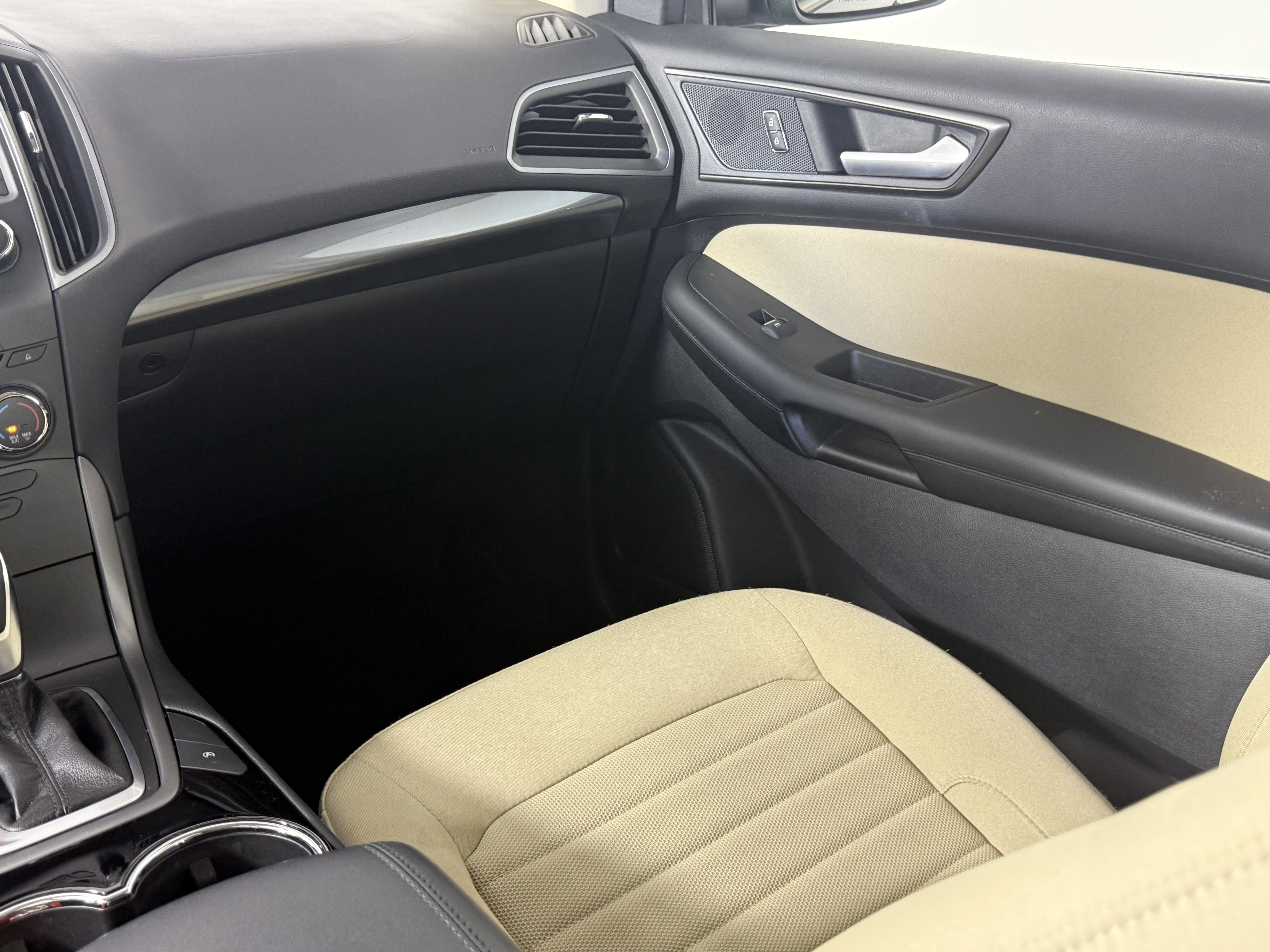 Certified 2018 Ford Edge SE image 13