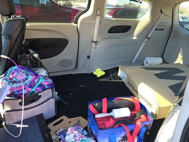 Used 2023 Chrysler Pacifica Limited w/ Uconnect Theater Family Group image 19