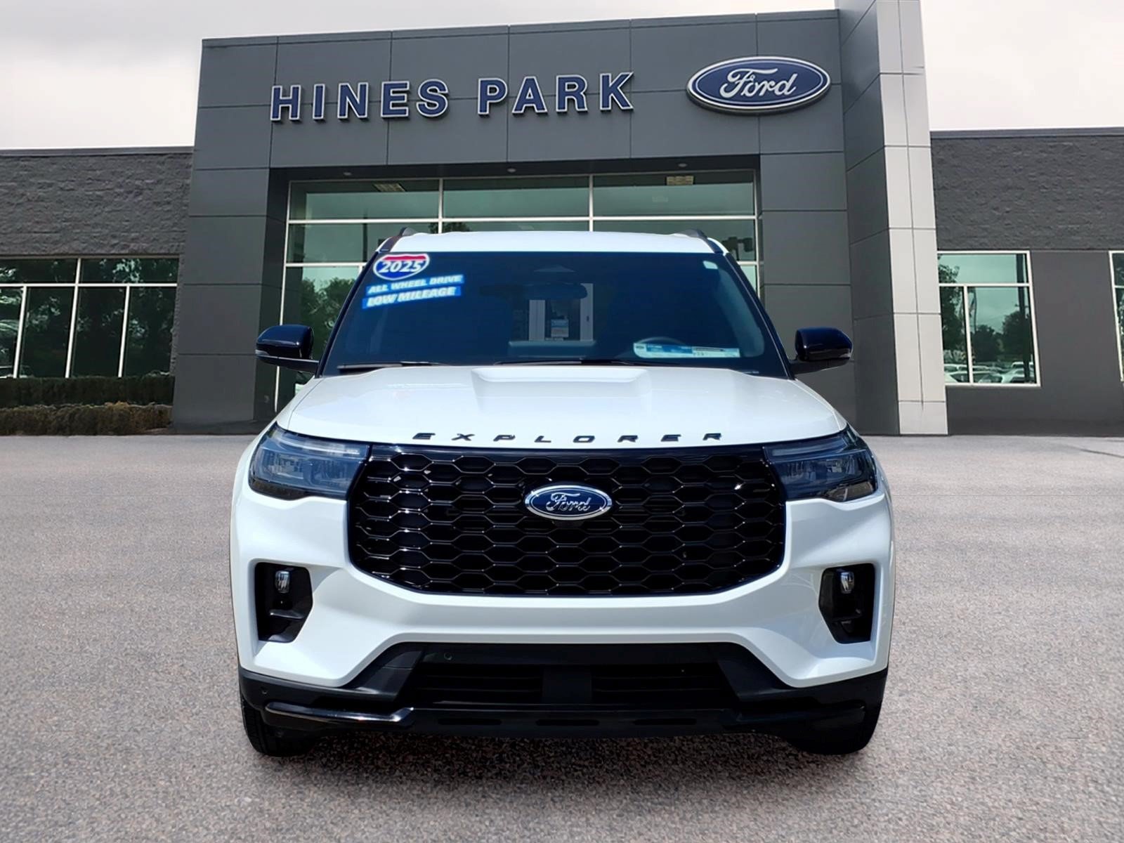 Certified 2025 Ford Explorer ST-Line AWD/4WD image 2