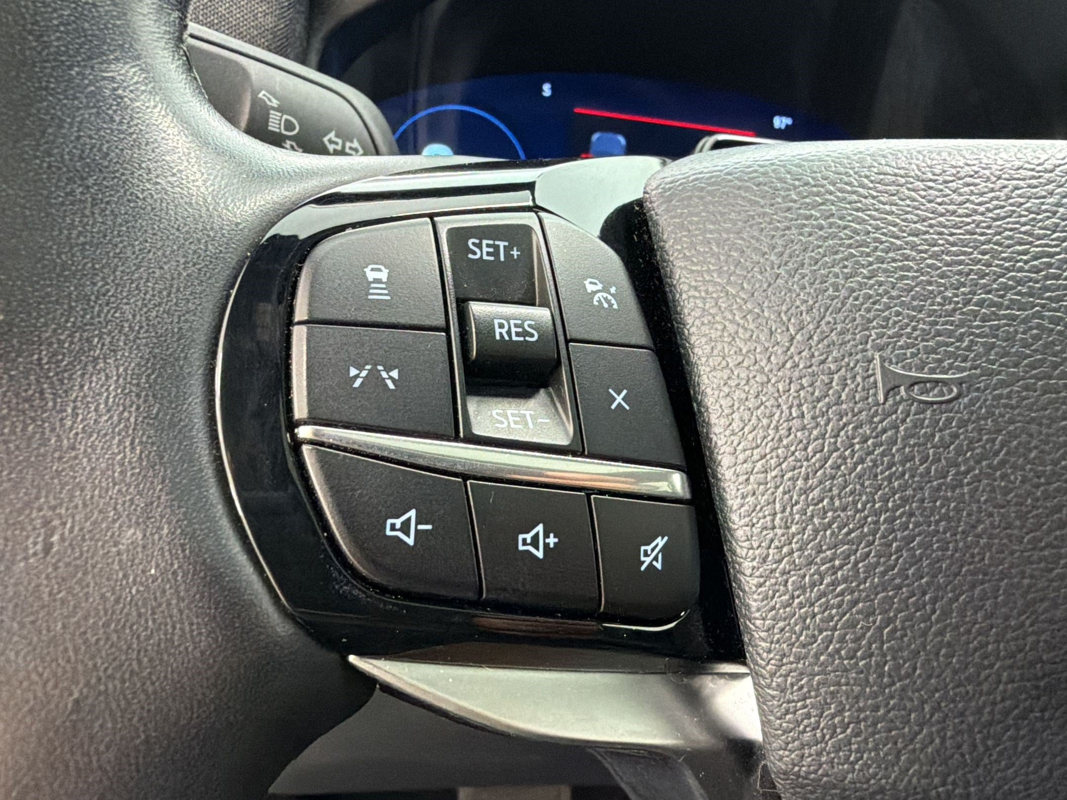Certified 2025 Ford Explorer Platinum w/ LUX Leather Package AWD/4WD image 17