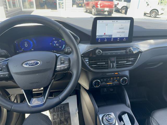 Certified 2022 Ford Escape Titanium w/ Class II Trailer Tow Package AWD/4WD image 10