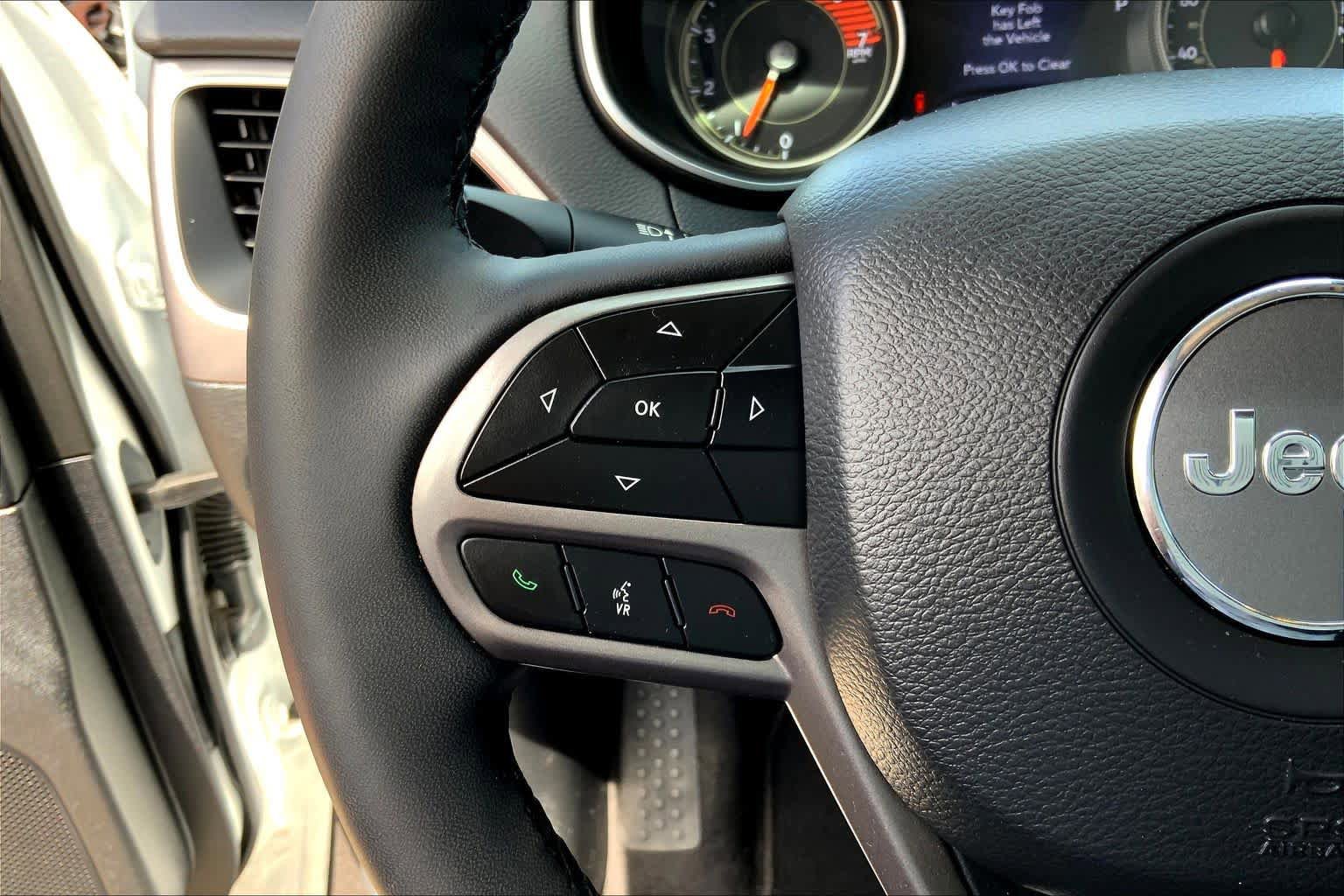Used 2022 Jeep Cherokee Latitude Lux AWD/4WD image 38
