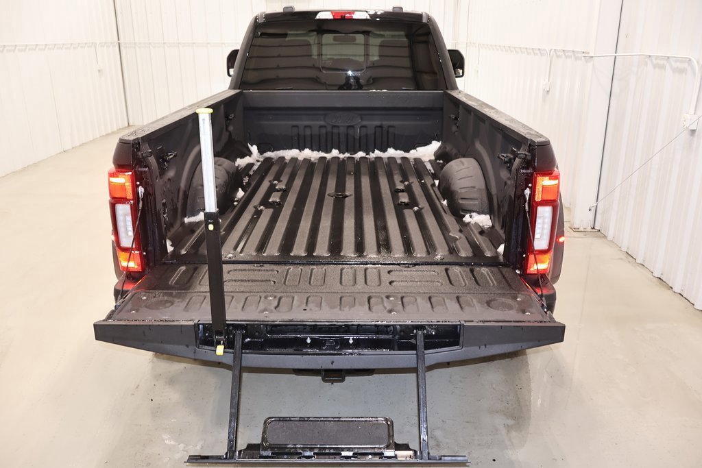 Certified 2022 Ford F450 Platinum w/ FX4 Off-Road Package image 43