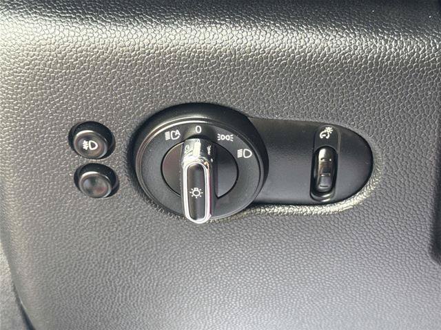 Used 2020 MINI Cooper 4-Door Hardtop FWD image 18