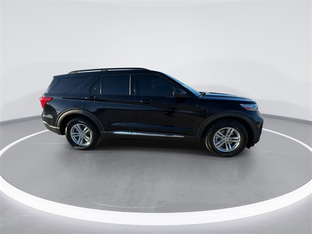 Certified 2021 Ford Explorer XLT image 3