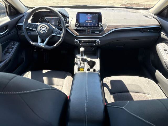 Used 2025 Nissan Altima 2.5 SV FWD image 10