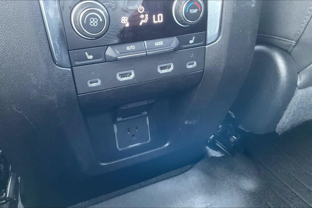 Used 2023 Chevrolet Suburban High Country RWD image 10