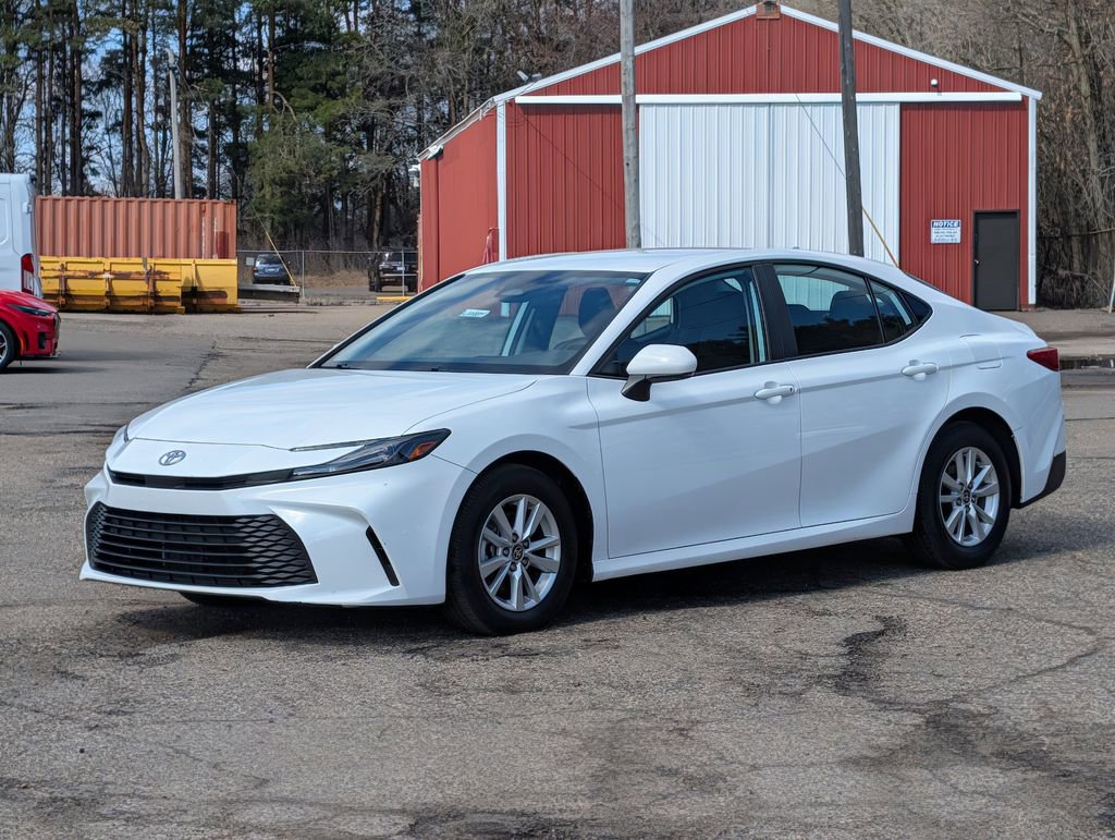 Used 2025 Toyota Camry LE image 6