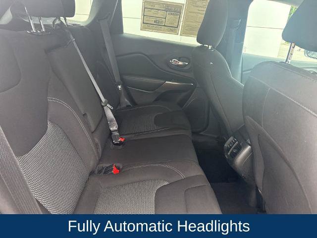 Used 2021 Jeep Cherokee Latitude FWD image 20