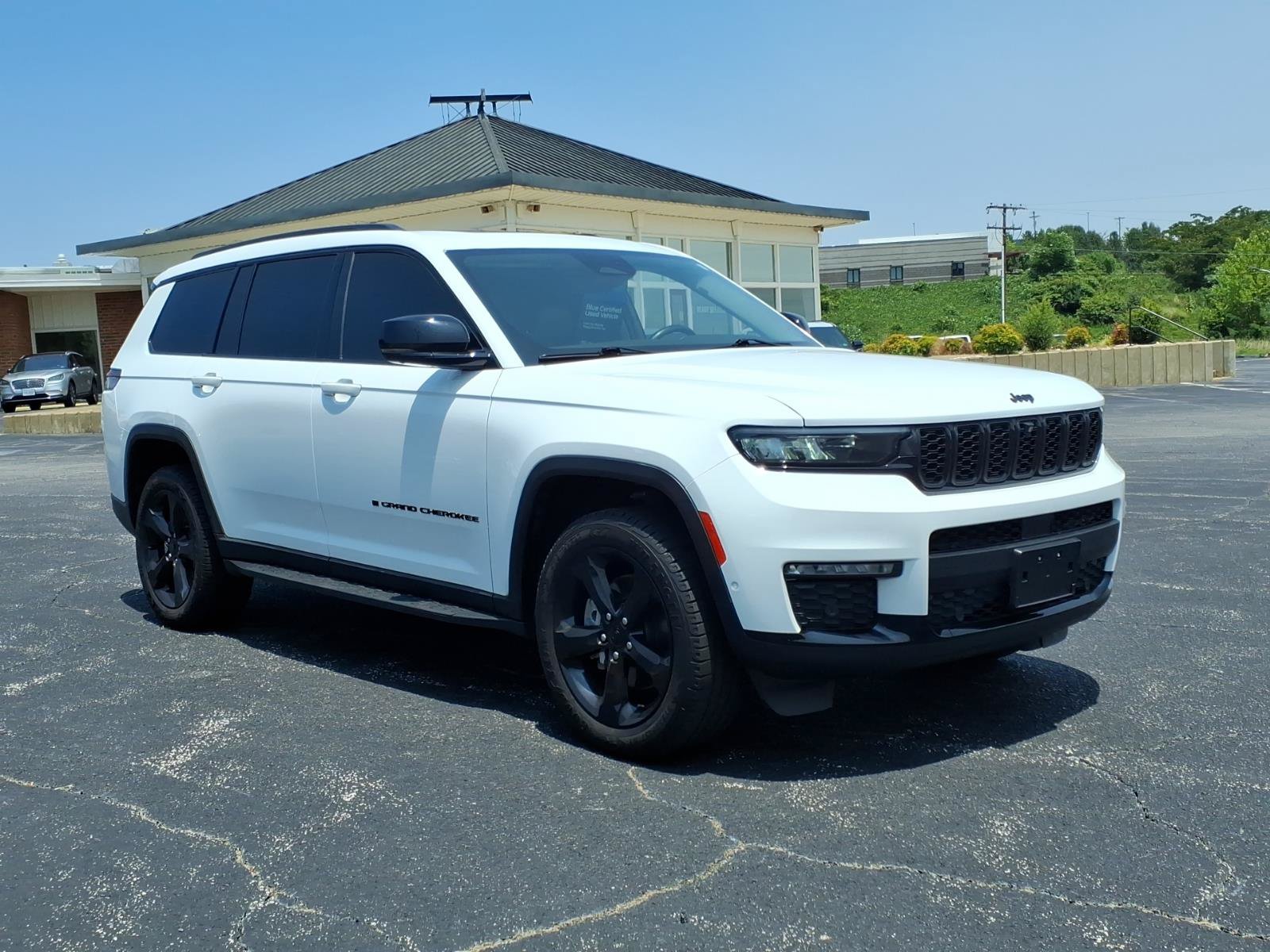 Used 2022 Jeep Grand Cherokee L Limited w/ Luxury Tech Group II AWD/4WD image 2
