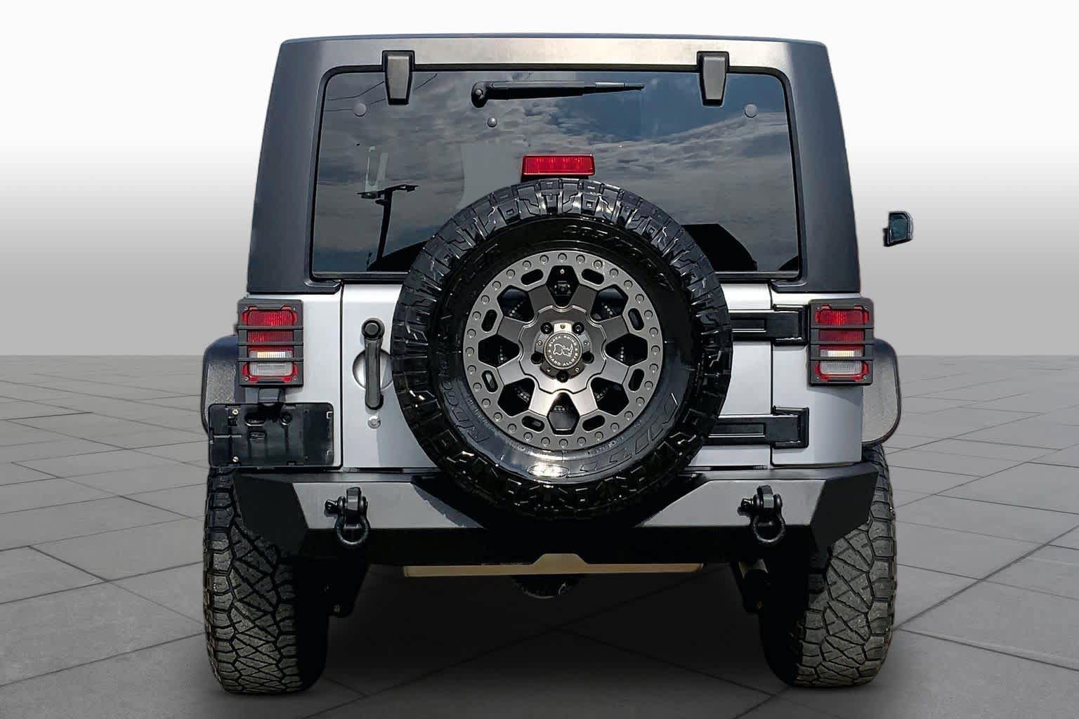 Used 2018 Jeep Wrangler Unlimited Rubicon w/ Connectivity Group AWD/4WD image 5