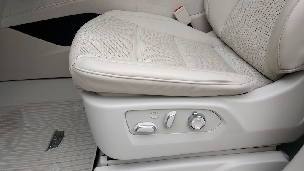 Used 2024 Cadillac Escalade Sport Platinum w/ LPO, ONYX Package AWD/4WD image 21