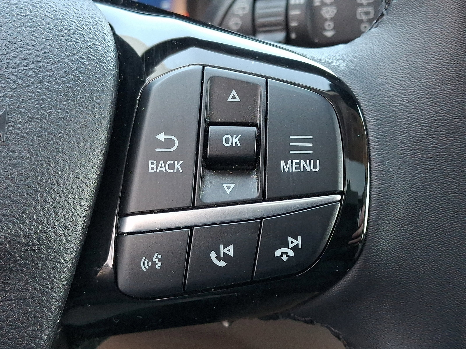 Certified 2022 Ford Escape Titanium w/ Class II Trailer Tow Package image 25