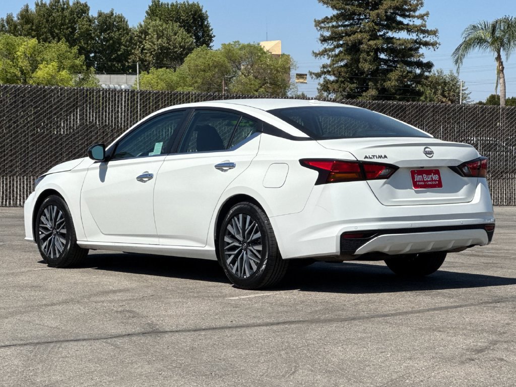 Used 2025 Nissan Altima 2.5 SV FWD image 5