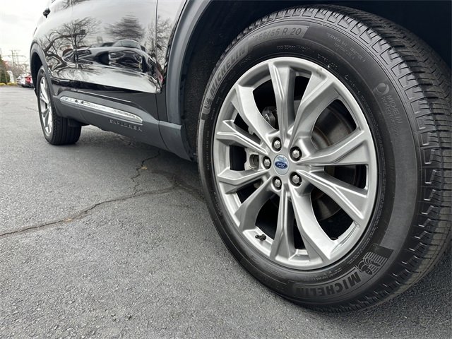 Certified 2022 Ford Explorer XLT w/ Equipment Group 202A image 11