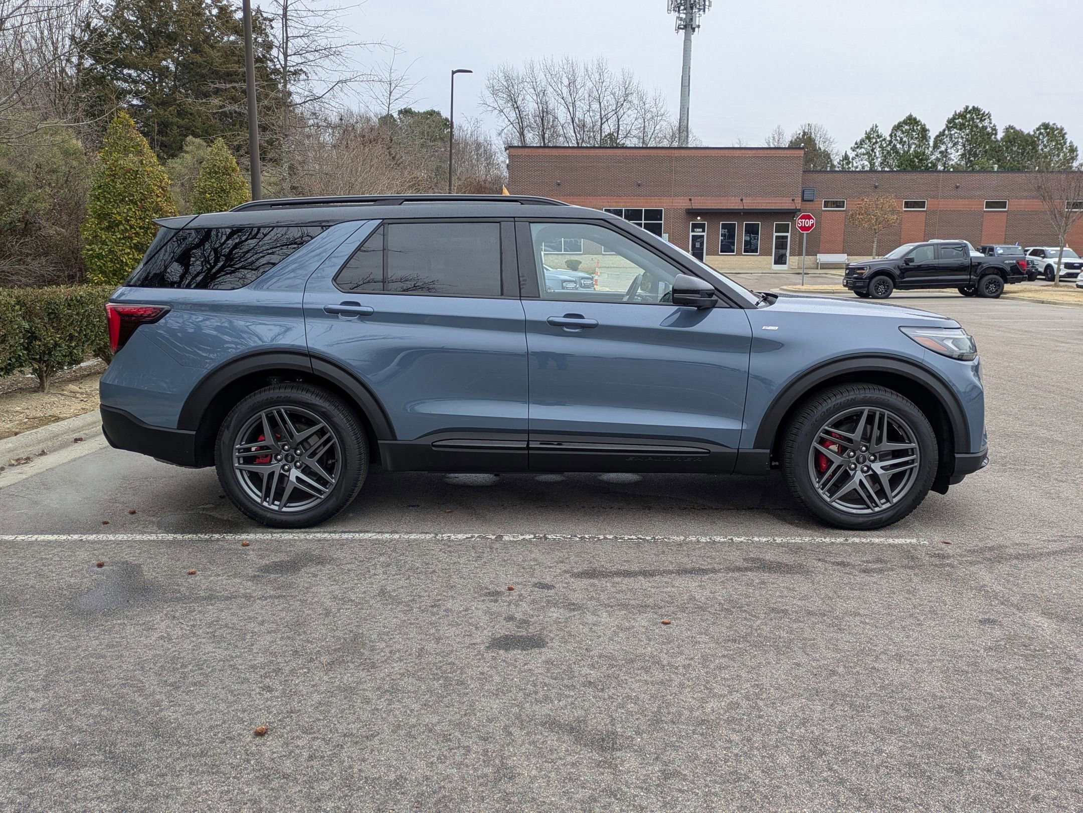 Certified 2025 Ford Explorer ST-Line w/ Premium Package image 7