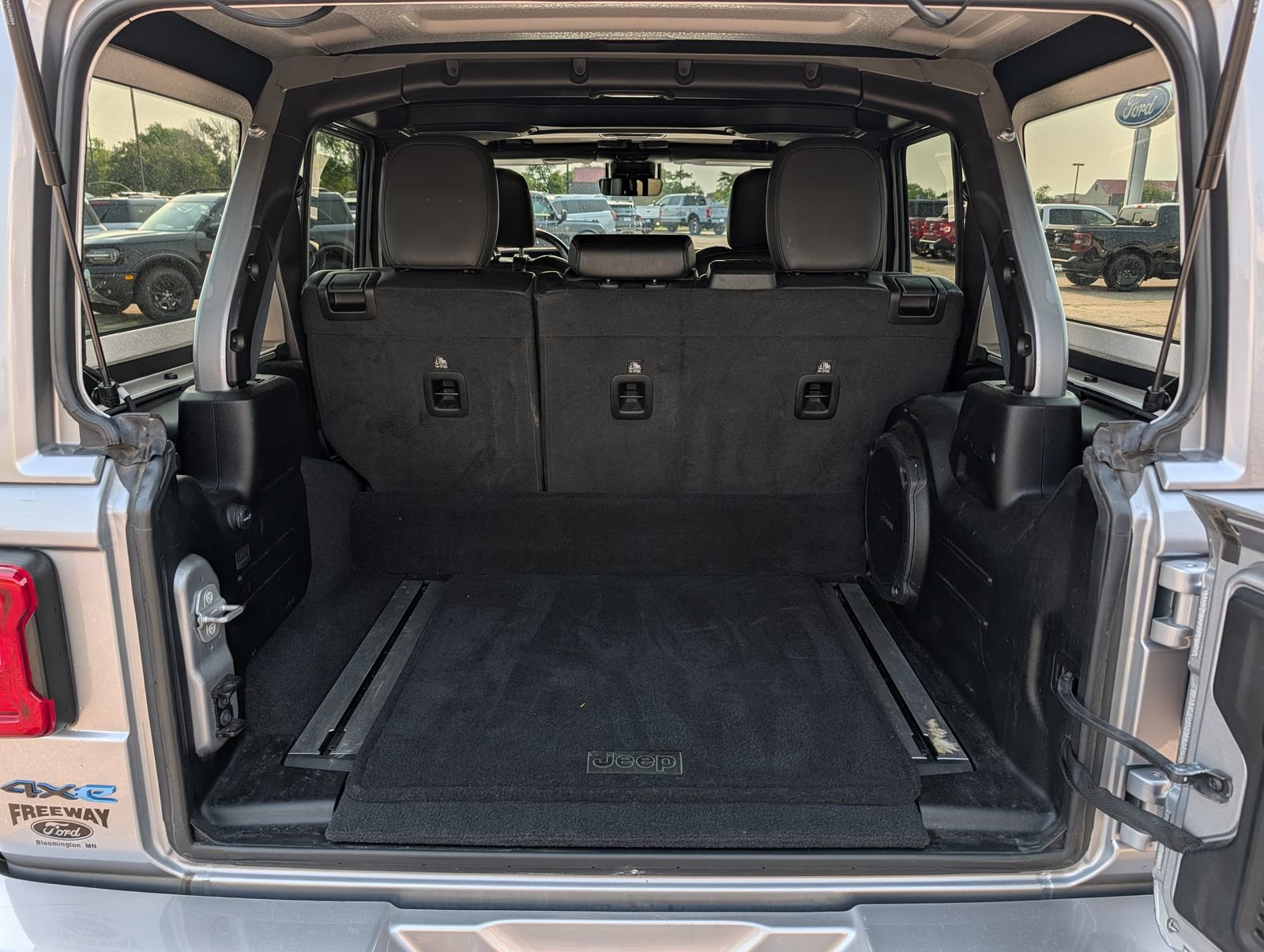 Used 2021 Jeep Wrangler Unlimited Sahara AWD/4WD image 15