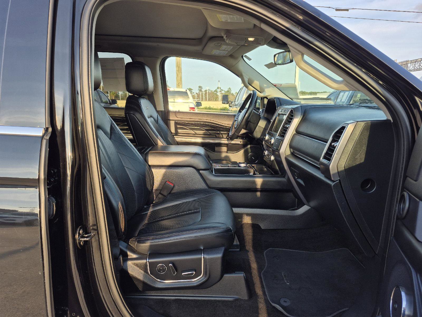 Certified 2018 Ford Expedition Max Platinum image 28